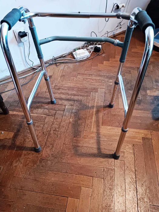 Cadru de mers pliabil și articulat (pășitor) – Înălțime reglabilă