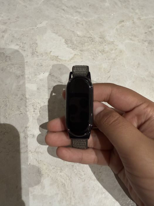 Срочно продаю Mi band 8