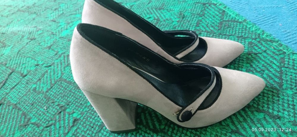 Tufli sotiladi. Narxi 200 000 so'm