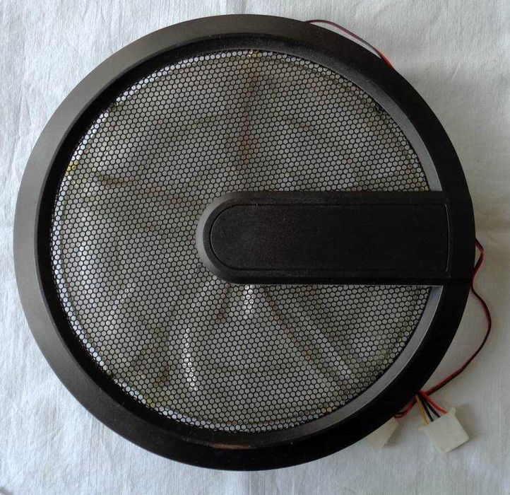 огромный вентилятор для корпуса электроники