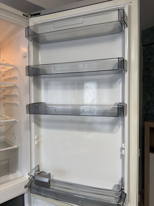 Combina frigorifica Arctic AK366-4+, 331 l, Clasa A+, H 201 cm, Alb