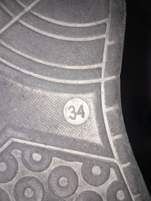 Отдам кросовки Найк Nike 34 размер для всех мальчика и девочки