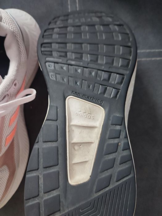 Продажба на маратонки