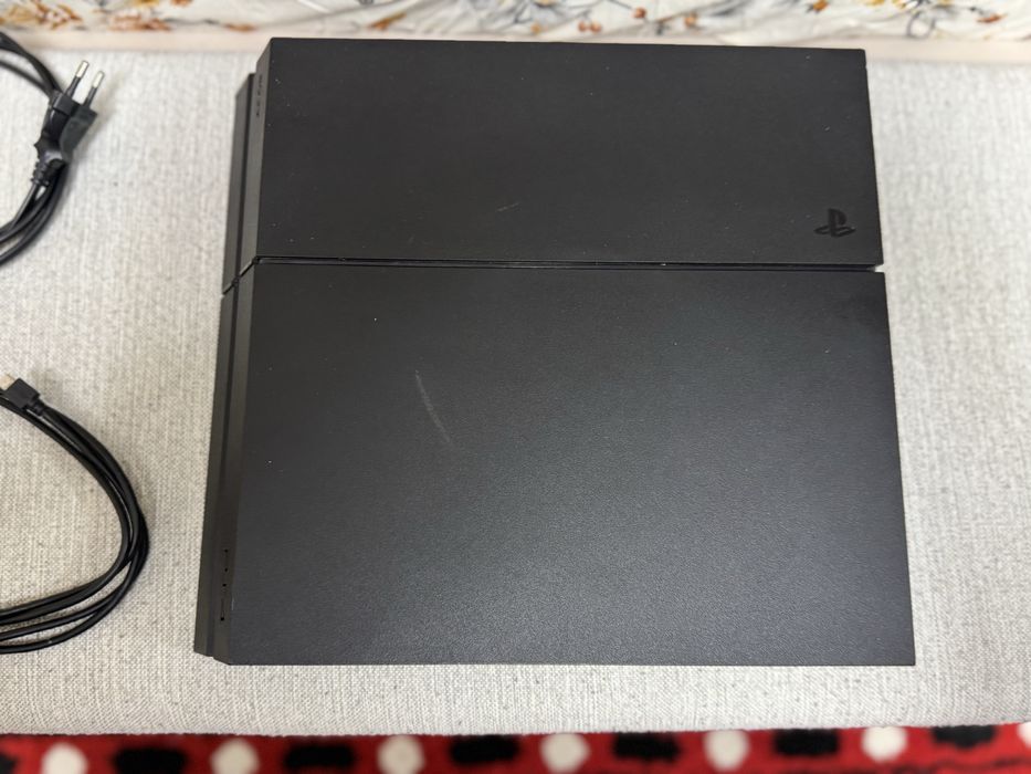 Ps 4 de vanzare 1TB e in stare perfecta