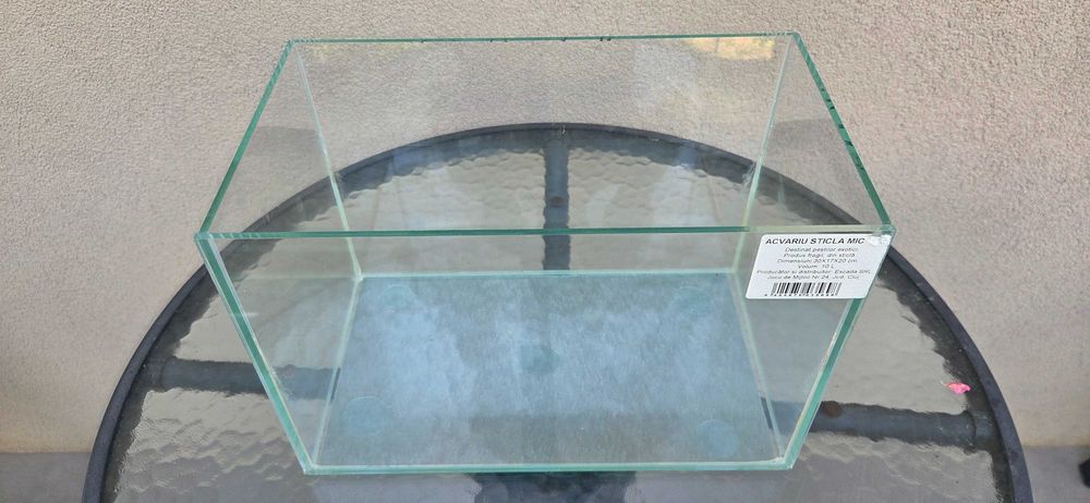 Acvariu din sticla 10 l + decor platforma stanca