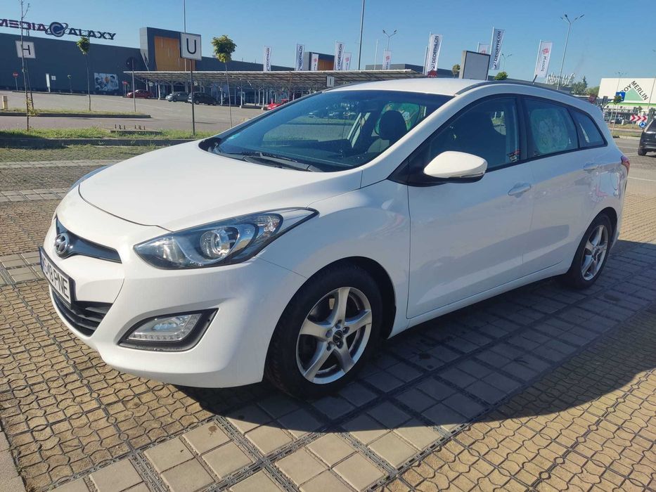 HYUNDAI i30