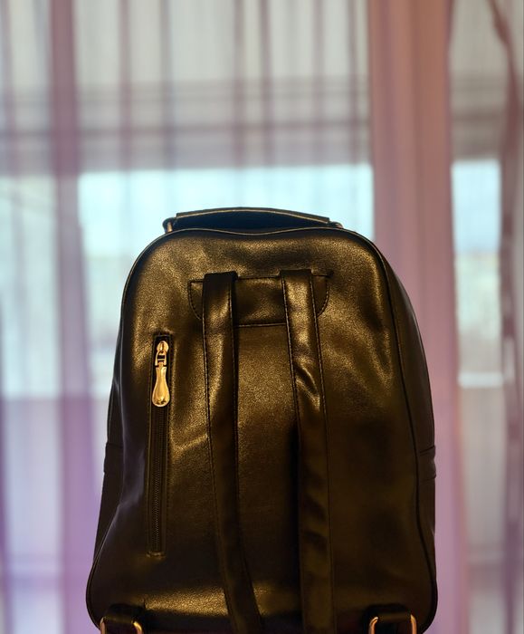 Кожена дамска чанта с ципове