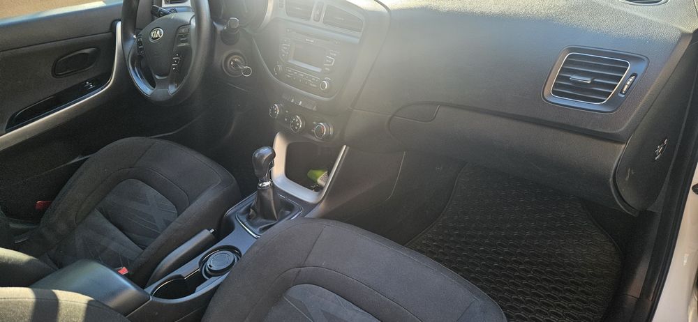 Kia ceed 1.4 бензин купена от България  169700 км. Сервизна книжка