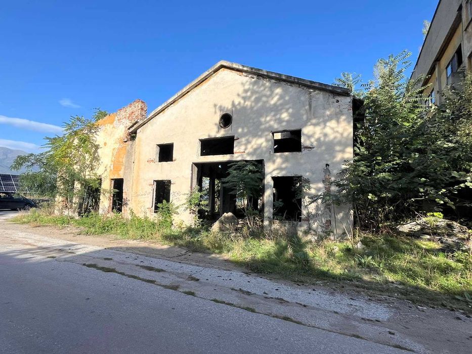 Продава се: Промишлен терен 3547 кв.м, с хале 958 кв.м, с.Ведраре