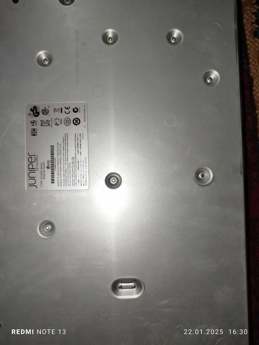 Сетевой коммутатор и роутер Juniper SRX240, EX3200, EX2200 seria