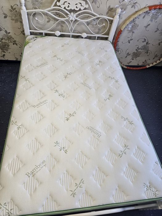 Кровать с ортопедическим матрасом