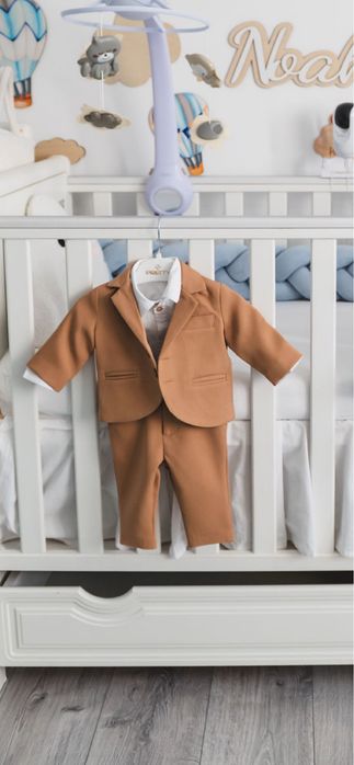 Costume  pentru botez