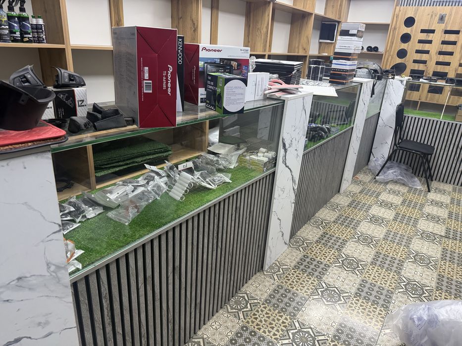 Продается витрина столы для магазинов