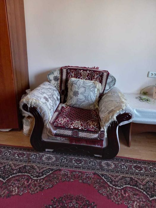 диван с двумя креслами