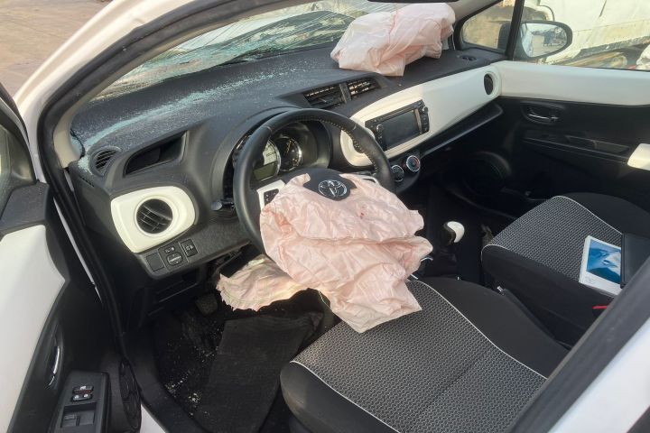 Macara geam spate stanga manuala Toyota Yaris XP130