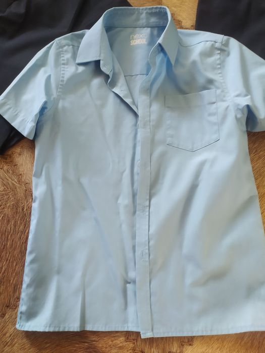 Продам школьные костюмы и рубашки