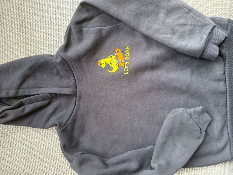 3 блузи с качулка, пижама със Соник, горнище с цип, елек - размер 128