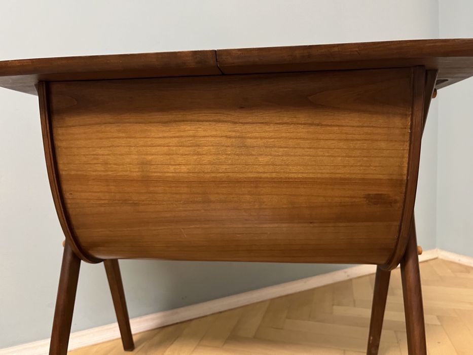 Помощна маса / 50-те