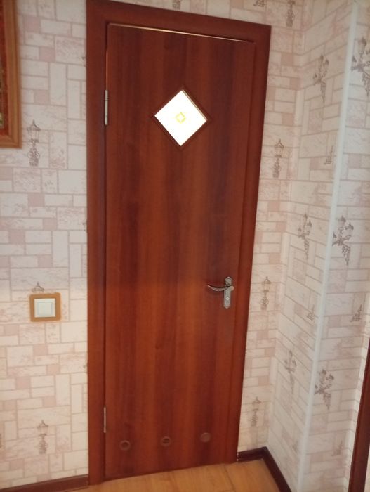 Двери межкомнатные б/у