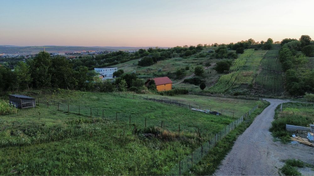 Teren casa cu PUZ si CU in Valea Lupului str Valea Prisacii