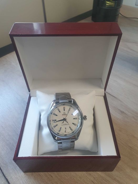 Часы Omega Seamaster белые