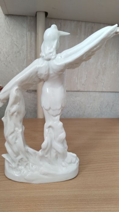 Статуэтки фарфоровые