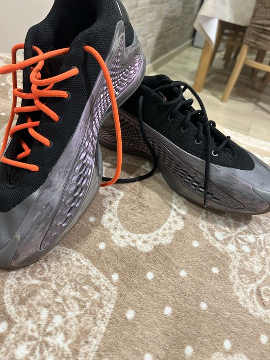 Баскетболни маратонки  оргинал няма белези от употреба!