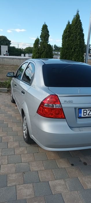 Vând chevrolet aveo