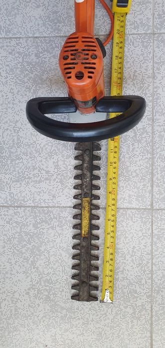 Тример Black & Decker за жив плет на ток