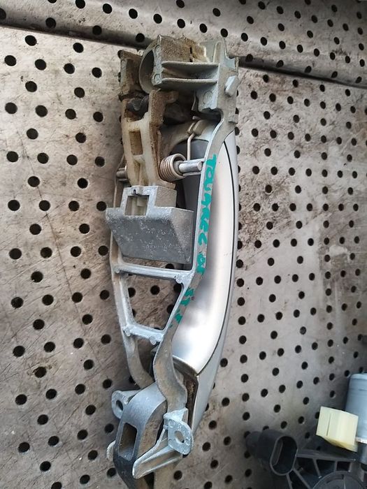 Maner usa stanga fata vw touareg 7l 7l0837885e