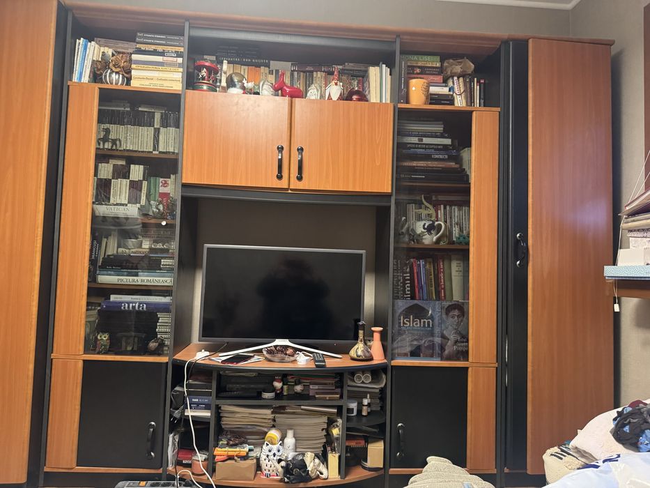 Vind biblioteca din 4corpuri furnir de cires in stare foarte buna
