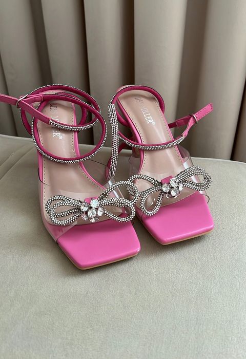 Босоножки розовые