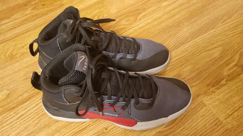 Ghete Baschet PROTECT 120 Nivel începător Negru-Roșu Tarmak