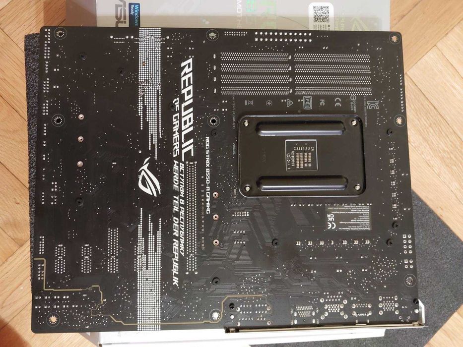 AMD Ryzen 7 5800X3D + Asus Rog Strix B550-A Gaming
