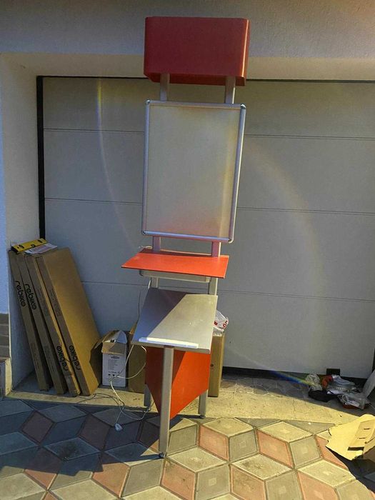 Panou stand de prezentare produse cu lumina