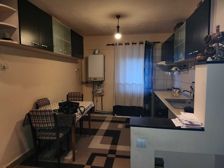 Vând apartament cu 2 camere in M17, et. 2, tip C2