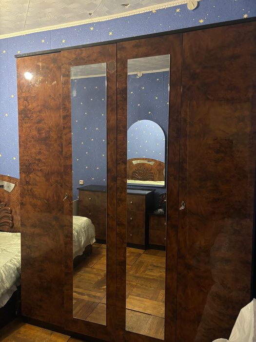 Продам спальный гарнитур