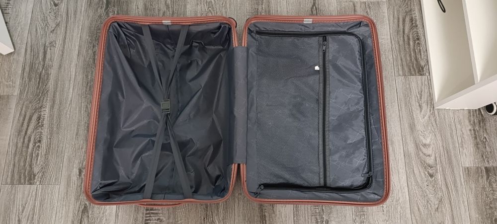 Продам чемодан + бьюти кейс