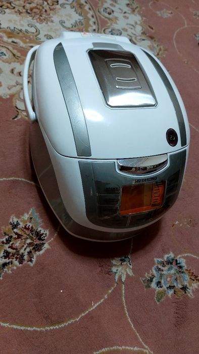 Мультиварка Redmond RIKANTO 800W. Отличное состояние. Новый. Ташкент