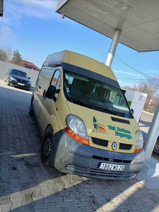 Vând  urgent renault trafic 1.9