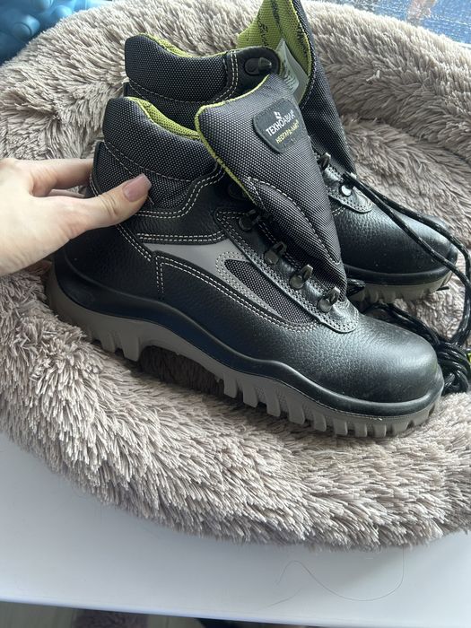 Продам рабочие ботинки