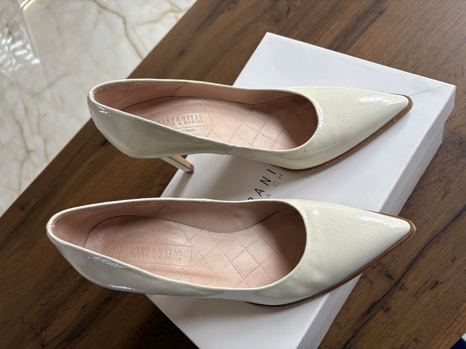 Обувки на ток на марката Hispanistas