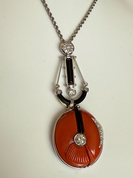 Модерно 18К Италианско Колие с Много Рядък Корал и 2К Диаманти;