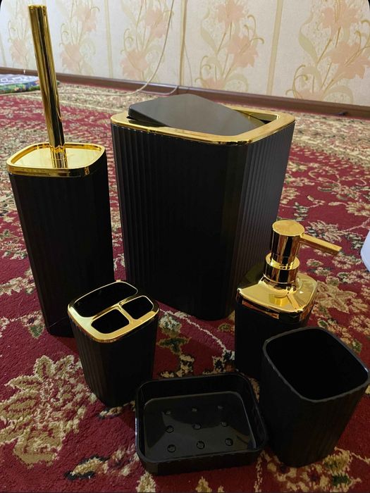 6 ta buyumdan iborat vannaxona  to‘plami, hojatxona yorshigi, chelak,