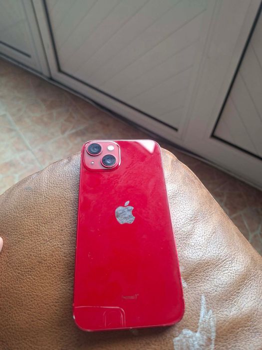 iPhone 13 червен