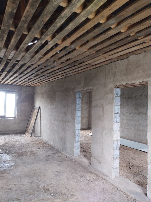 Уи сатылад. дом продается.