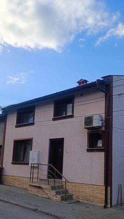 Давам под наем тристаен апартамент в квартал Долни Воден