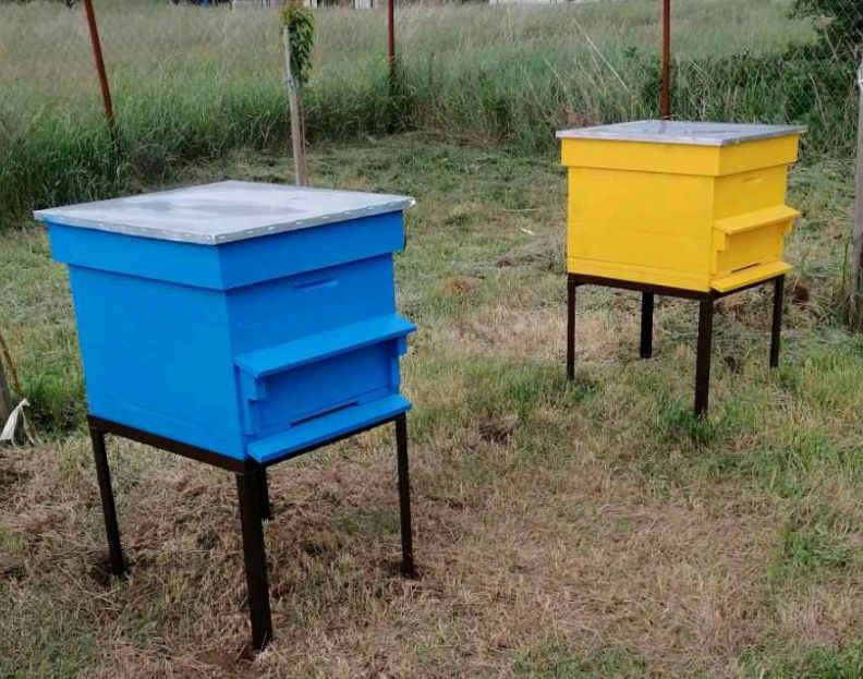 Стойки за кошери