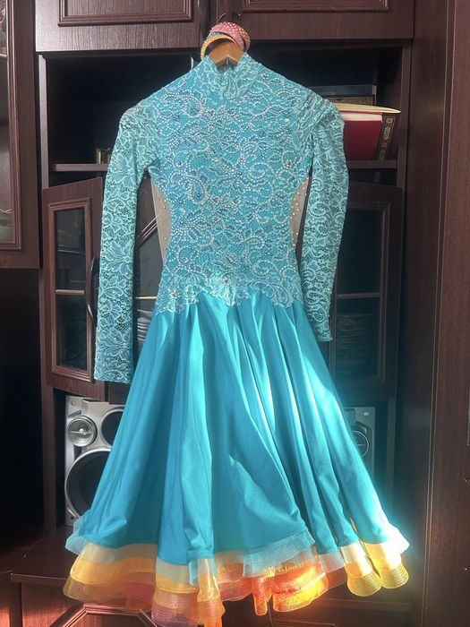 Бальные платье белый и березовый