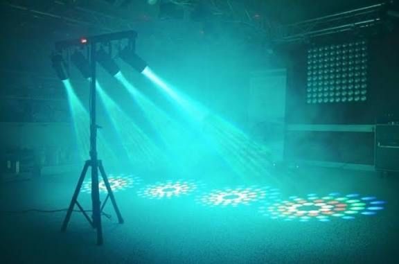 Lampa BeamZ 4soma cu stativ